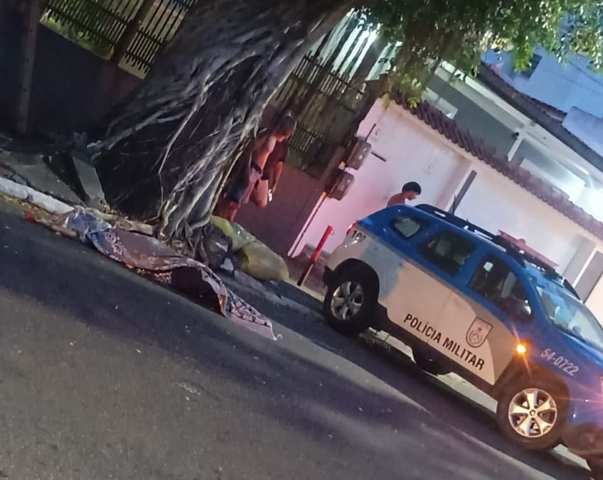Homem é morto a tiros na Rua São Januário e companheiro foge baleado